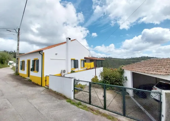 Stunning Views Pool Tomar